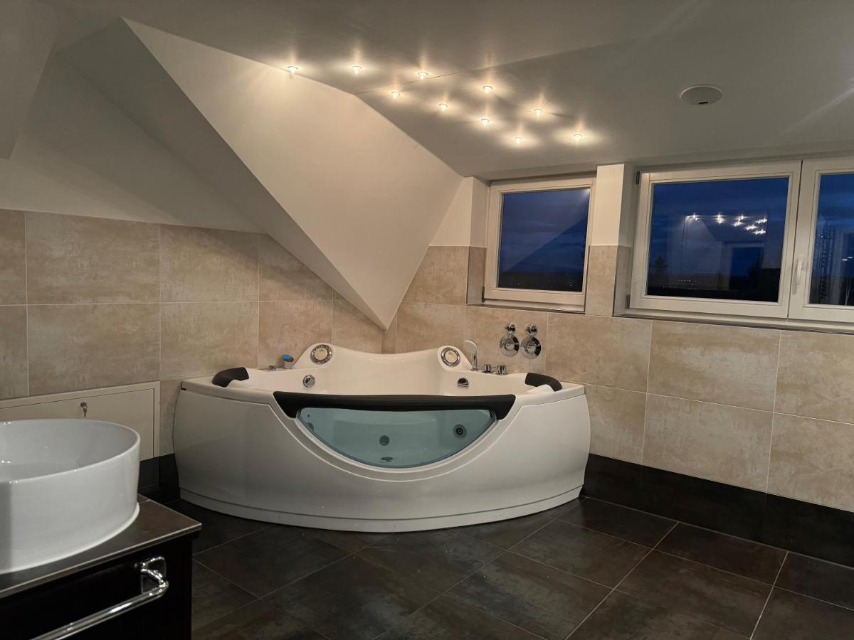 205 Qm "Traumtor" Mit Sauna, Whirlpool, Kamin Und 3 Terrassen Mit Blick In Die Boehmisch Saechsische Schweiz Дрезден Екстер'єр фото