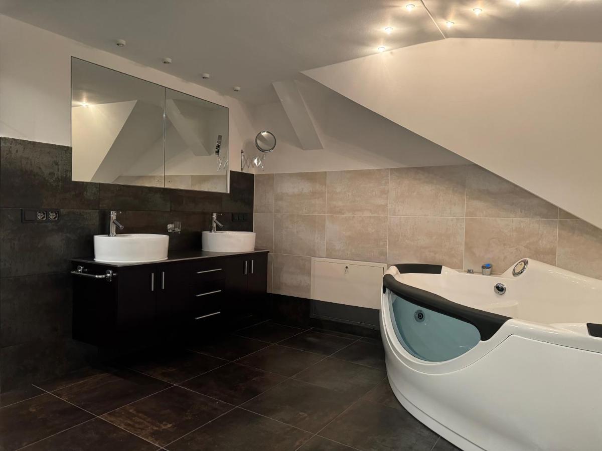 205 Qm "Traumtor" Mit Sauna, Whirlpool, Kamin Und 3 Terrassen Mit Blick In Die Boehmisch Saechsische Schweiz Дрезден Екстер'єр фото
